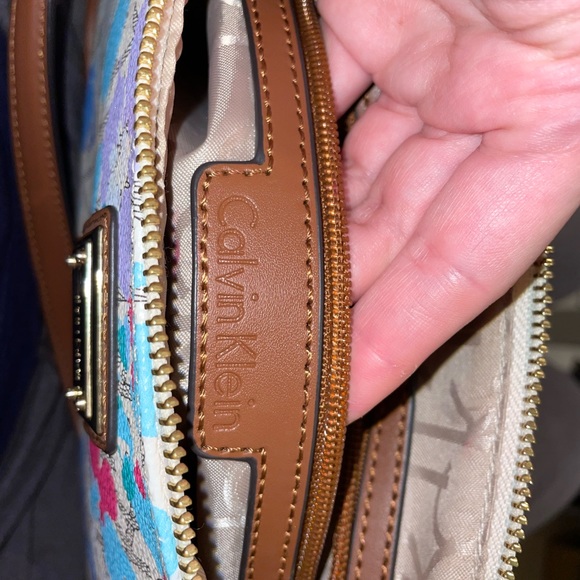 CALVIN KLEIN PURSE - Picture 6 of 8